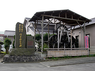 八女・伝統工芸館前水車